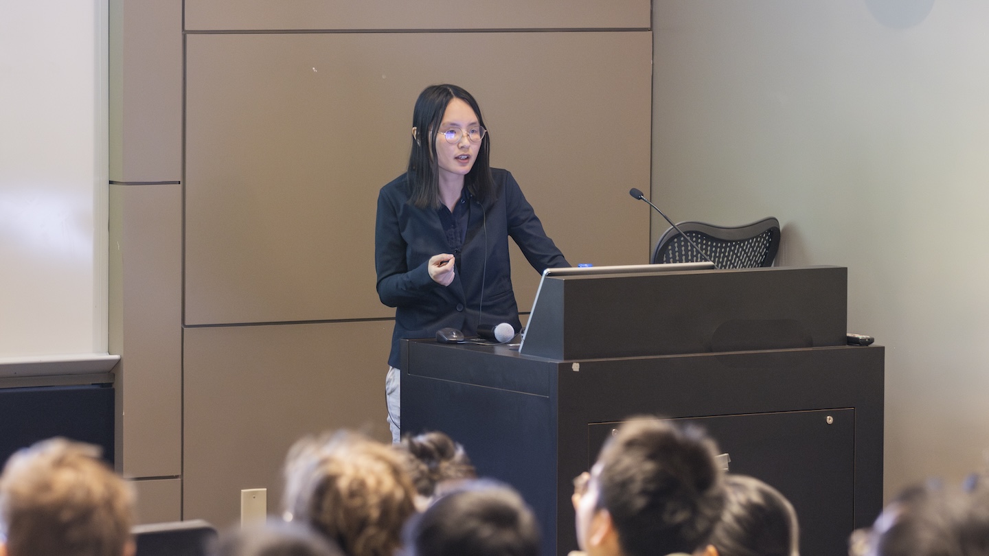 Danqi Chen addressing an audience