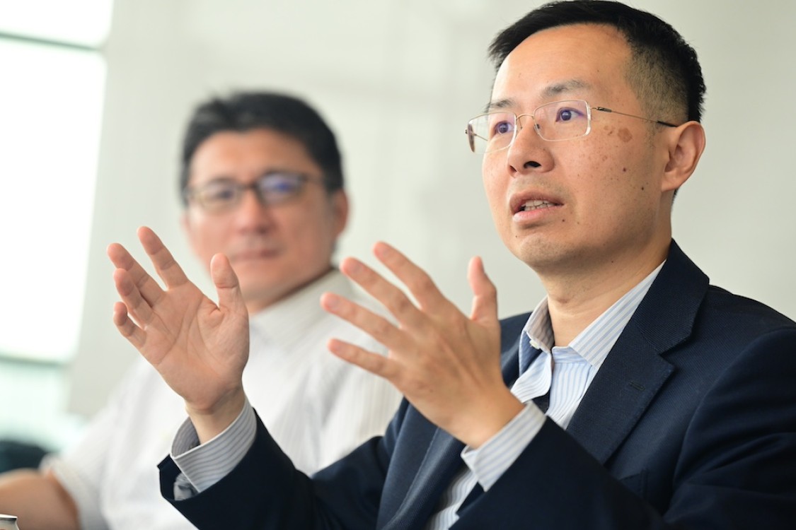 jingren zhou gesturing with his hands